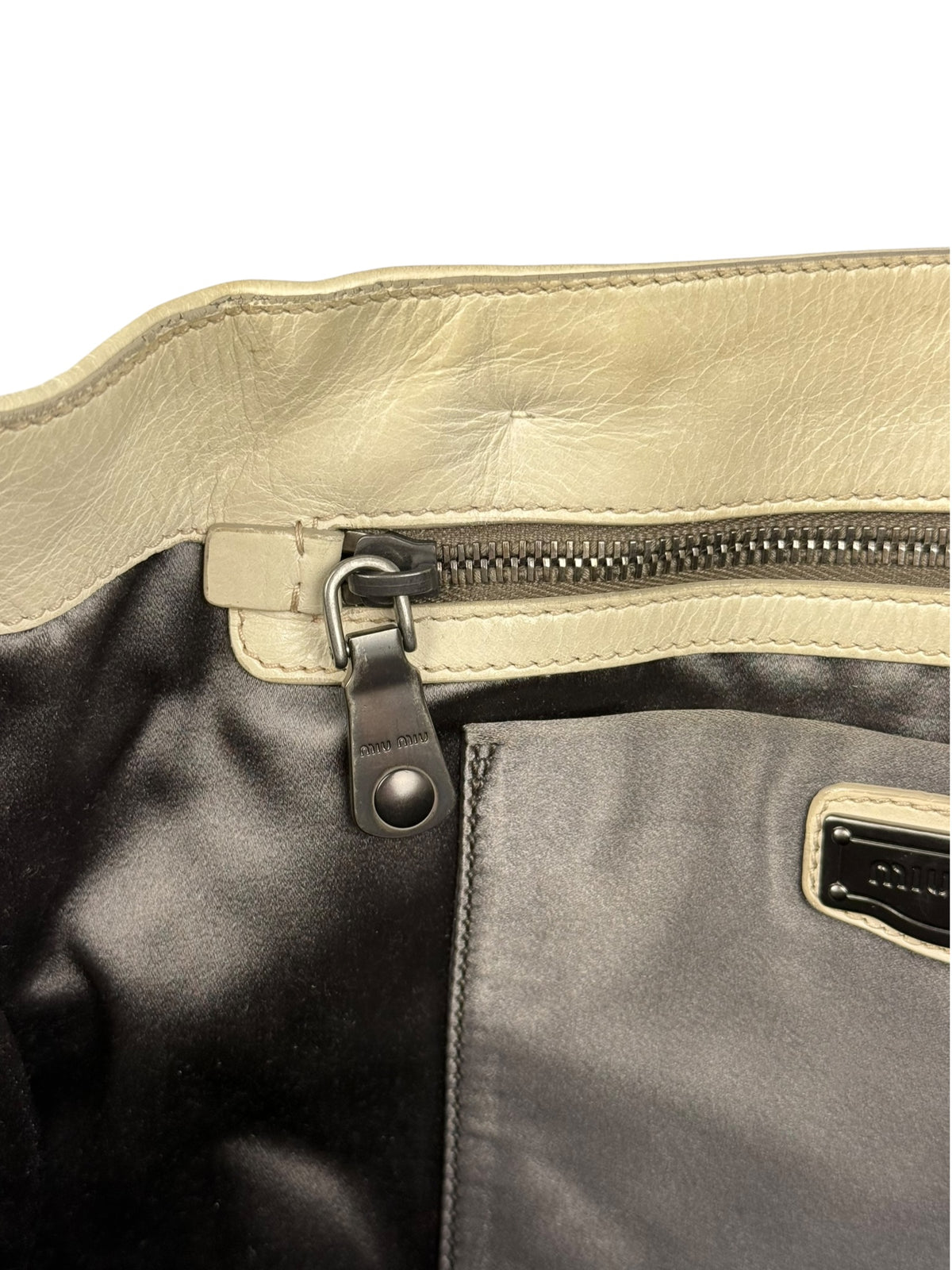 Miu Miu Leder Handtasche Creme